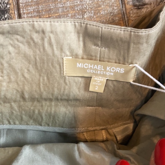 Michael Kors Collection NWT shorts in the color sand. Stunning fabric. Size 2. - Picture 3 of 7